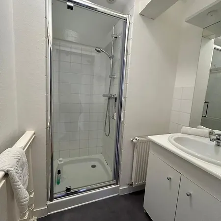 Le Square : Climatise En Centre Apartment